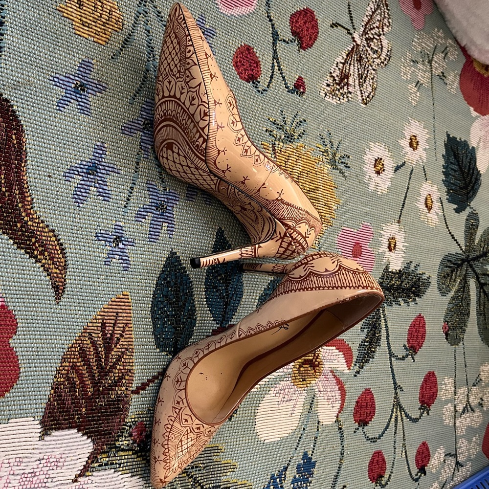 Taylor Says Hand Painted Henna Heels - Picture 3 of 5